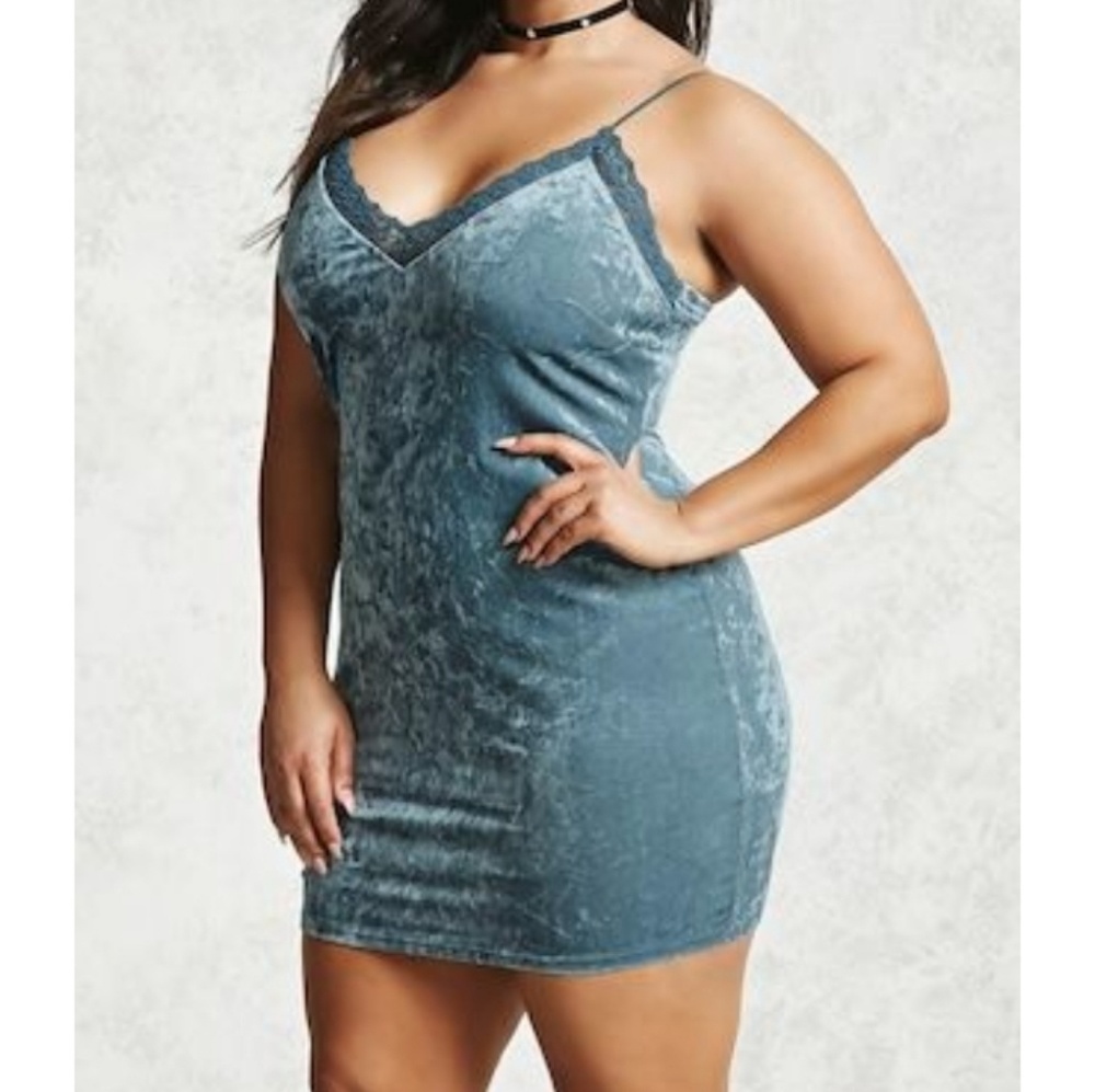 Crushed velvet dress 🥶 (never worn)